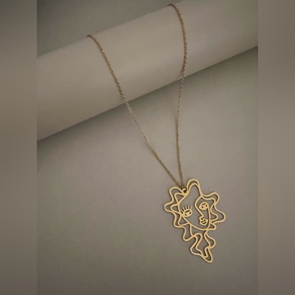 Gold Minimalist Woman’s Face Outline Necklace - Artsy Trendy Necklace - Picture 12 of 16